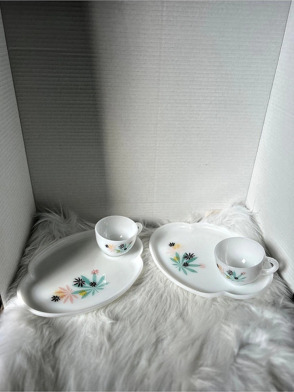 4 piece Vintage Floral Cup & Saucer Set in White